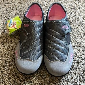 Grey and Pink Xiuxian Shoes